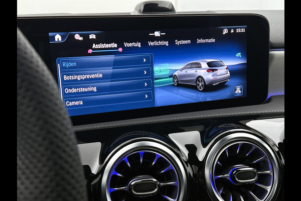 Mercedes-Benz A-Klasse 250 e 140 Year Edition | Premium Plus | Parkeerpakket | Panoramaschuifdak | 360° camera | Burmester surround sound system | 19 inch multispaaks lichtmetalen AMG-velgen |