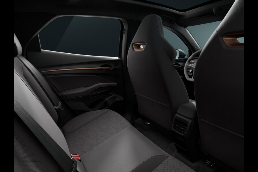 CUPRA Raval VZ 56 kWh 226PK | Panoramadak | Sennheiser Ambeo | Sperdifferentieel | DCC | Lederen Elektrisch Verstelbare Stoelen | 19 Inch LM | ACC | 360 Camera |