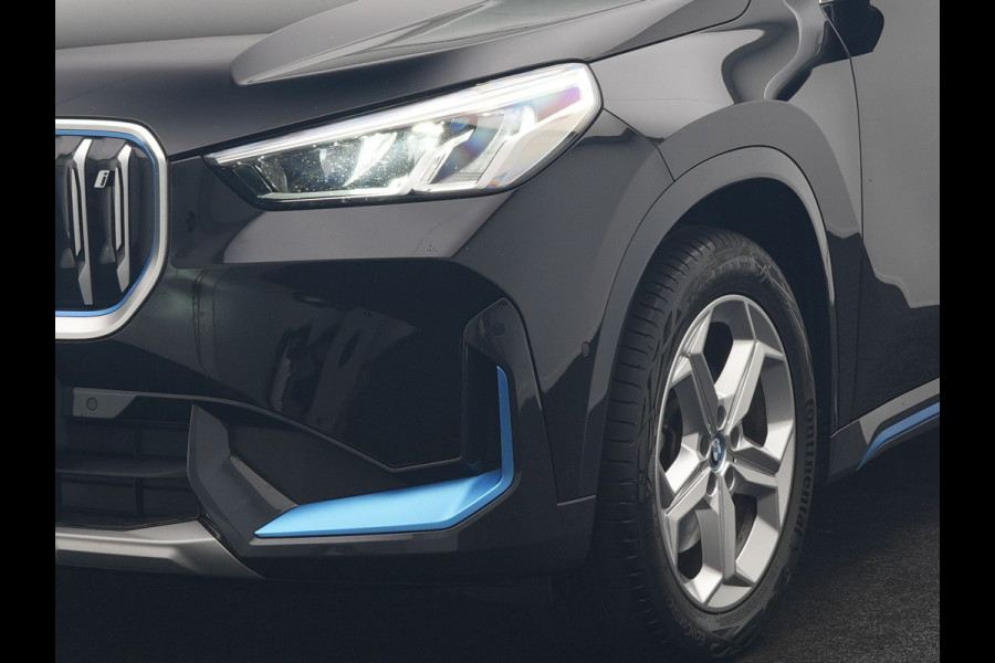 BMW iX1 xDrive30 X Line 67 kWh 313pk Dealer O.H. | Trekhaak Af Fabriek | Adaptive Cruise | Lederen Sportstoelen Massage & Verwarmd | Camera | Adaptief M-onderstel | Blis | Sfeerverlichting | Apple Carplay | Navigatie | DAB |