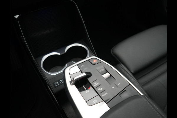 BMW iX1 xDrive30 X Line 67 kWh 313pk Dealer O.H. | Trekhaak Af Fabriek | Adaptive Cruise | Lederen Sportstoelen Massage & Verwarmd | Camera | Adaptief M-onderstel | Blis | Sfeerverlichting | Apple Carplay | Navigatie | DAB |