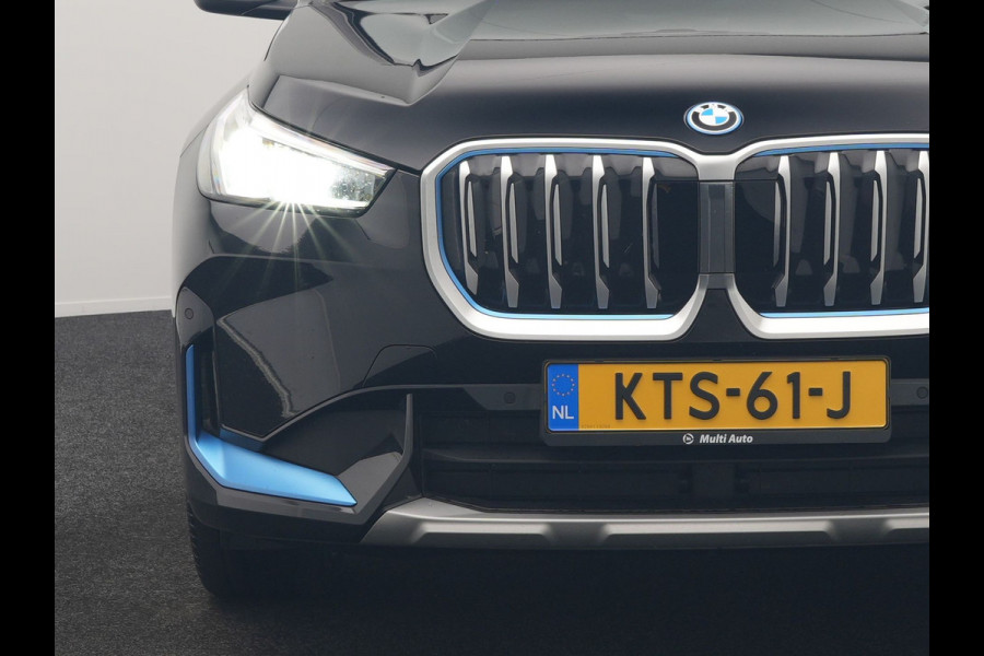 BMW iX1 xDrive30 X Line 67 kWh 313pk Dealer O.H. | Trekhaak Af Fabriek | Adaptive Cruise | Lederen Sportstoelen Massage & Verwarmd | Camera | Adaptief M-onderstel | Blis | Sfeerverlichting | Apple Carplay | Navigatie | DAB |