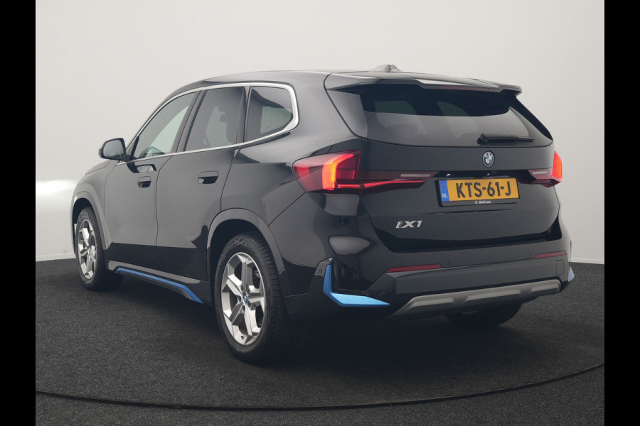 BMW iX1 xDrive30 X Line 67 kWh 313pk Dealer O.H. | Trekhaak Af Fabriek | Adaptive Cruise | Lederen Sportstoelen Massage & Verwarmd | Camera | Adaptief M-onderstel | Blis | Sfeerverlichting | Apple Carplay | Navigatie | DAB |