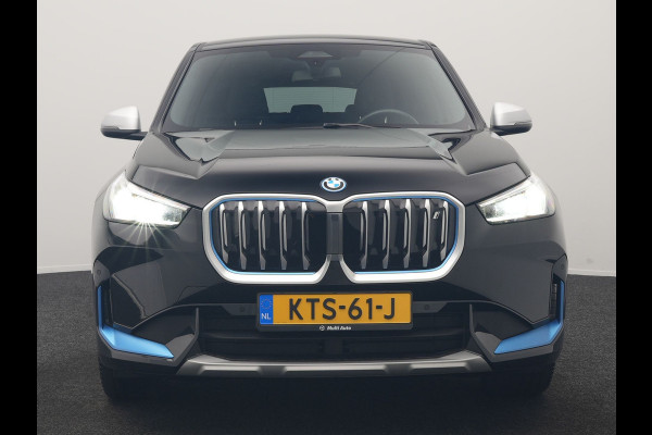 BMW iX1 xDrive30 X Line 67 kWh 313pk Dealer O.H. | Trekhaak Af Fabriek | Adaptive Cruise | Lederen Sportstoelen Massage & Verwarmd | Camera | Adaptief M-onderstel | Blis | Sfeerverlichting | Apple Carplay | Navigatie | DAB |