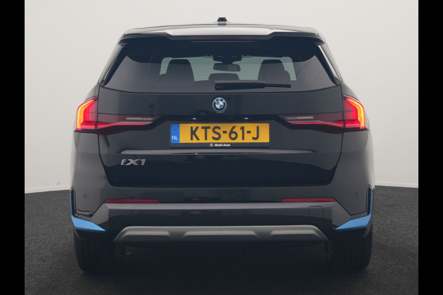 BMW iX1 xDrive30 X Line 67 kWh 313pk Dealer O.H. | Trekhaak Af Fabriek | Adaptive Cruise | Lederen Sportstoelen Massage & Verwarmd | Camera | Adaptief M-onderstel | Blis | Sfeerverlichting | Apple Carplay | Navigatie | DAB |
