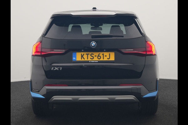 BMW iX1 xDrive30 X Line 67 kWh 313pk Dealer O.H. | Trekhaak Af Fabriek | Adaptive Cruise | Lederen Sportstoelen Massage & Verwarmd | Camera | Adaptief M-onderstel | Blis | Sfeerverlichting | Apple Carplay | Navigatie | DAB |