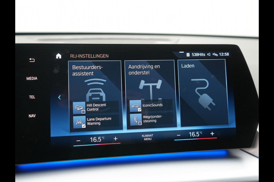 BMW iX1 xDrive30 X Line 67 kWh 313pk Dealer O.H. | Trekhaak Af Fabriek | Adaptive Cruise | Lederen Sportstoelen Massage & Verwarmd | Camera | Adaptief M-onderstel | Blis | Sfeerverlichting | Apple Carplay | Navigatie | DAB |
