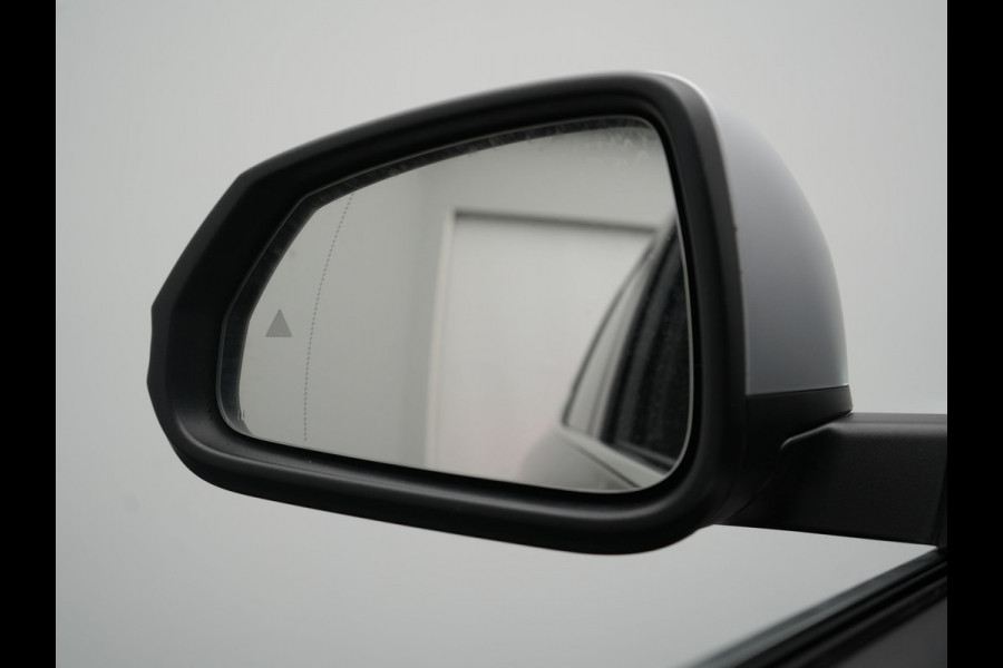BMW iX1 xDrive30 X Line 67 kWh 313pk Dealer O.H. | Trekhaak Af Fabriek | Adaptive Cruise | Lederen Sportstoelen Massage & Verwarmd | Camera | Adaptief M-onderstel | Blis | Sfeerverlichting | Apple Carplay | Navigatie | DAB |