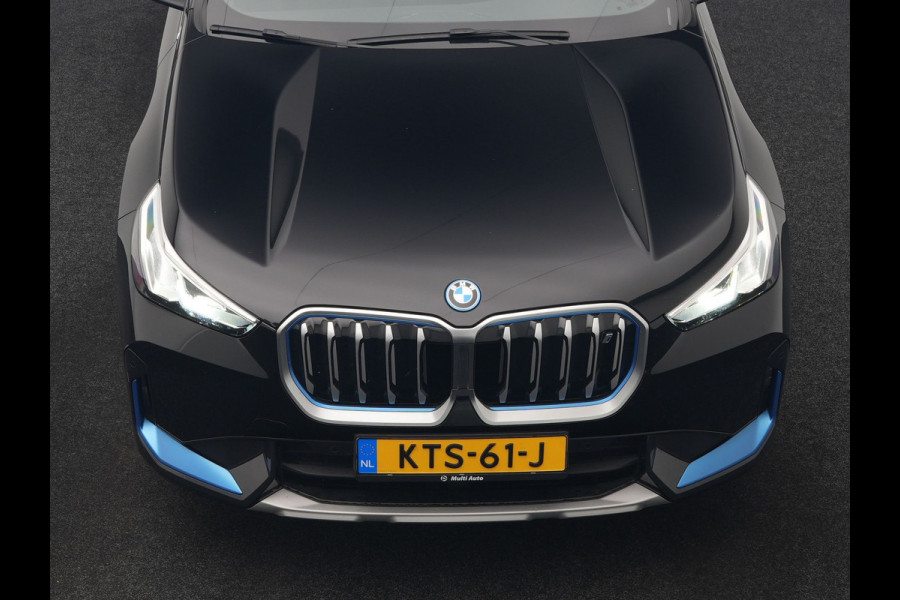 BMW iX1 xDrive30 X Line 67 kWh 313pk Dealer O.H. | Trekhaak Af Fabriek | Adaptive Cruise | Lederen Sportstoelen Massage & Verwarmd | Camera | Adaptief M-onderstel | Blis | Sfeerverlichting | Apple Carplay | Navigatie | DAB |