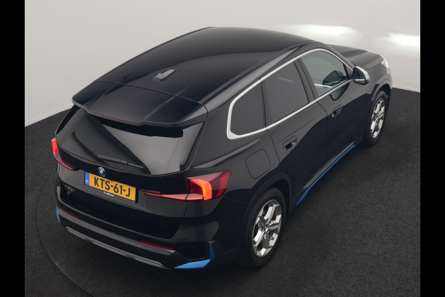 BMW iX1 xDrive30 X Line 67 kWh 313pk Dealer O.H. | Trekhaak Af Fabriek | Adaptive Cruise | Lederen Sportstoelen Massage & Verwarmd | Camera | Adaptief M-onderstel | Blis | Sfeerverlichting | Apple Carplay | Navigatie | DAB |