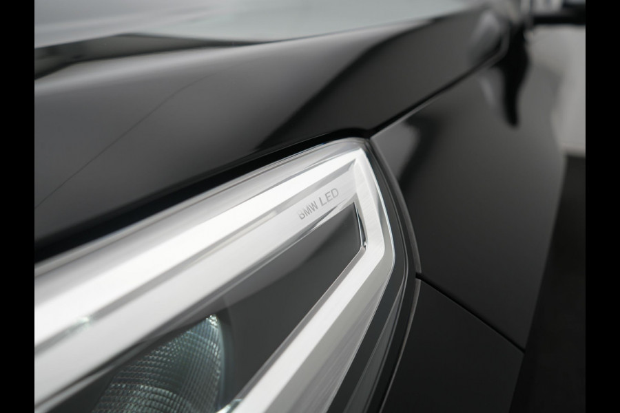 BMW iX1 xDrive30 X Line 67 kWh 313pk Dealer O.H. | Trekhaak Af Fabriek | Adaptive Cruise | Lederen Sportstoelen Massage & Verwarmd | Camera | Adaptief M-onderstel | Blis | Sfeerverlichting | Apple Carplay | Navigatie | DAB |