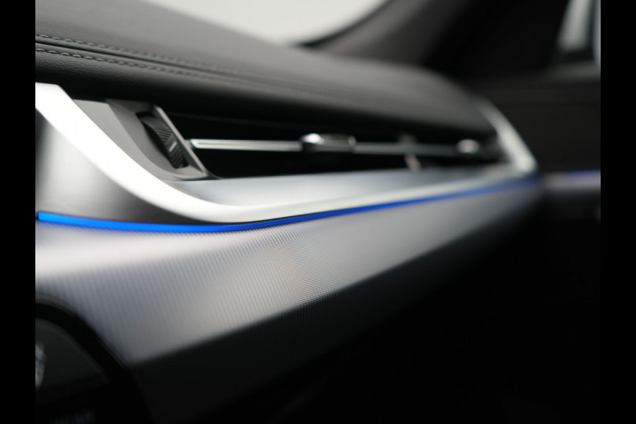 BMW iX1 xDrive30 X Line 67 kWh 313pk Dealer O.H. | Trekhaak Af Fabriek | Adaptive Cruise | Lederen Sportstoelen Massage & Verwarmd | Camera | Adaptief M-onderstel | Blis | Sfeerverlichting | Apple Carplay | Navigatie | DAB |