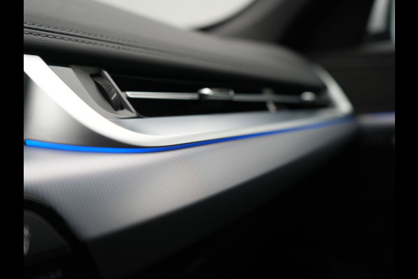 BMW iX1 xDrive30 X Line 67 kWh 313pk Dealer O.H. | Trekhaak Af Fabriek | Adaptive Cruise | Lederen Sportstoelen Massage & Verwarmd | Camera | Adaptief M-onderstel | Blis | Sfeerverlichting | Apple Carplay | Navigatie | DAB |