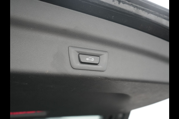 BMW iX1 xDrive30 X Line 67 kWh 313pk Dealer O.H. | Trekhaak Af Fabriek | Adaptive Cruise | Lederen Sportstoelen Massage & Verwarmd | Camera | Adaptief M-onderstel | Blis | Sfeerverlichting | Apple Carplay | Navigatie | DAB |