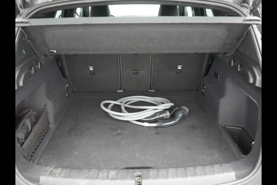 BMW iX1 xDrive30 X Line 67 kWh 313pk Dealer O.H. | Trekhaak Af Fabriek | Adaptive Cruise | Lederen Sportstoelen Massage & Verwarmd | Camera | Adaptief M-onderstel | Blis | Sfeerverlichting | Apple Carplay | Navigatie | DAB |