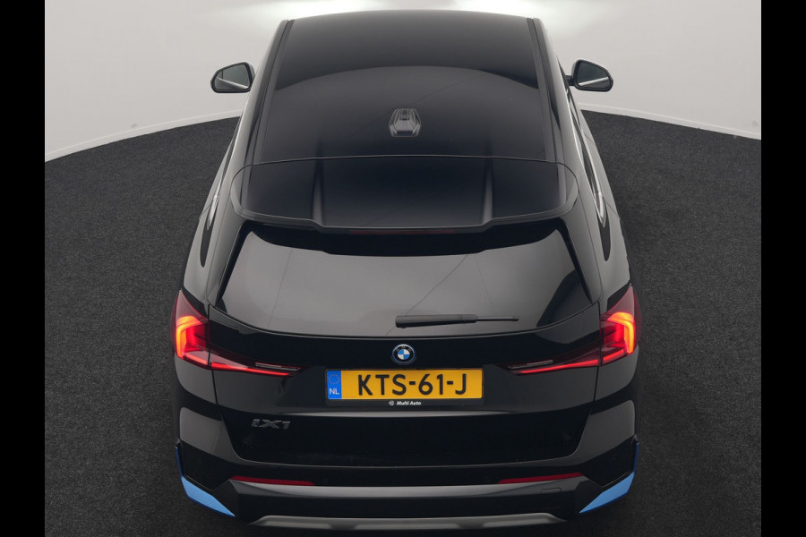 BMW iX1 xDrive30 X Line 67 kWh 313pk Dealer O.H. | Trekhaak Af Fabriek | Adaptive Cruise | Lederen Sportstoelen Massage & Verwarmd | Camera | Adaptief M-onderstel | Blis | Sfeerverlichting | Apple Carplay | Navigatie | DAB |