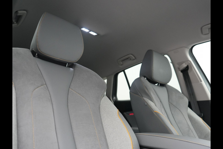 Škoda ENYAQ iV 80 Business Edition Plus 204pk Dealer O.H. | Adaptive Cruise | Head Up | Camera | Alcantara Sportstoelen Memory & Verwarmd | Warmtepomp | Keyless | Blis | Crystal LED | Stuur Verwarmd | Sfeerverlichting | Apple Carplay | Navigatie |
