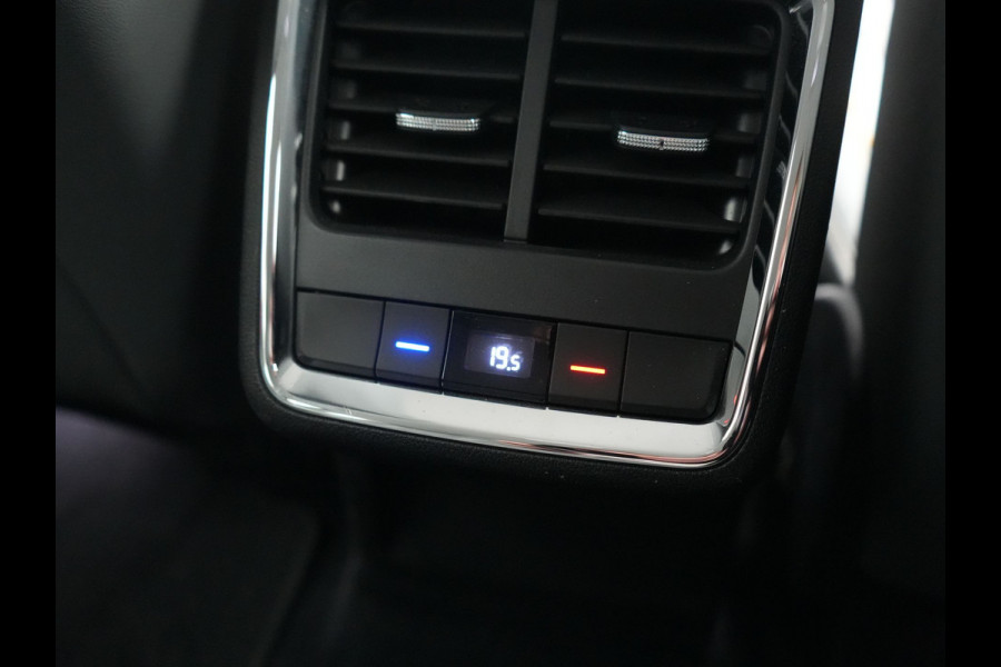 Škoda ENYAQ iV 80 Business Edition Plus 204pk Dealer O.H. | Adaptive Cruise | Head Up | Camera | Alcantara Sportstoelen Memory & Verwarmd | Warmtepomp | Keyless | Blis | Crystal LED | Stuur Verwarmd | Sfeerverlichting | Apple Carplay | Navigatie |