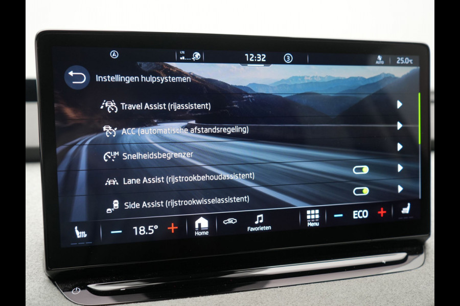 Škoda ENYAQ iV 80 Business Edition Plus 204pk Dealer O.H. | Adaptive Cruise | Head Up | Camera | Alcantara Sportstoelen Memory & Verwarmd | Warmtepomp | Keyless | Blis | Crystal LED | Stuur Verwarmd | Sfeerverlichting | Apple Carplay | Navigatie |