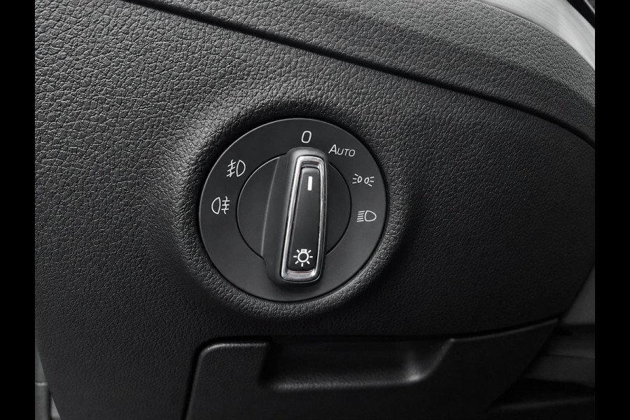 Škoda Superb Combi 1.4 TSI DSG Aut. iV Business Edition Plus SoH 92% Trekhaak Camera Navi Carplay DCC Stoelverwarming Verwarmbare Voorruit Cruise Control Full LED PDC VA