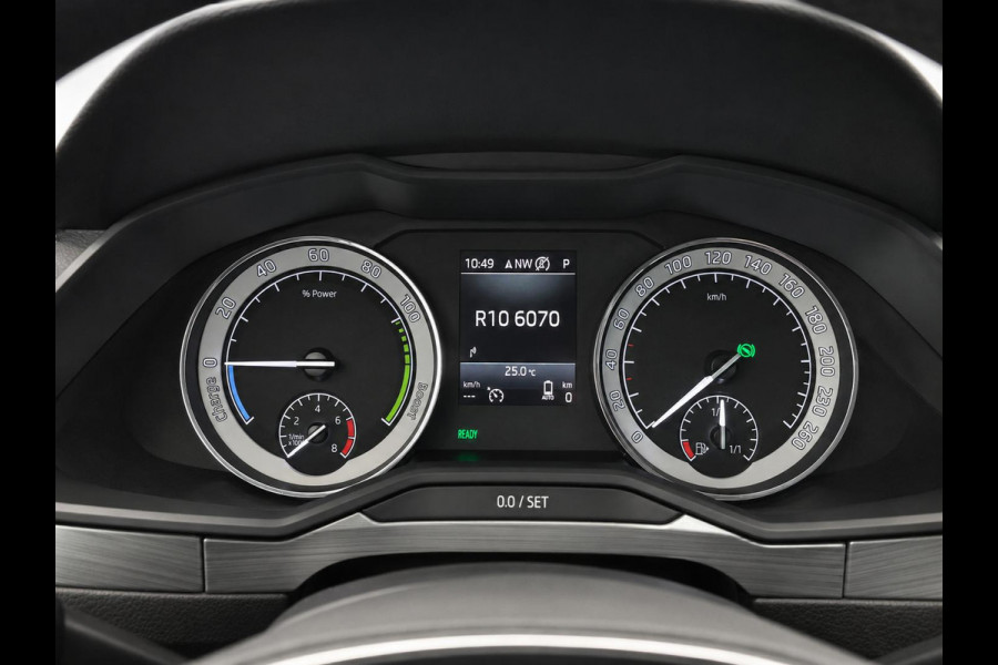 Škoda Superb Combi 1.4 TSI DSG Aut. iV Business Edition Plus SoH 92% Trekhaak Camera Navi Carplay DCC Stoelverwarming Verwarmbare Voorruit Cruise Control Full LED PDC VA