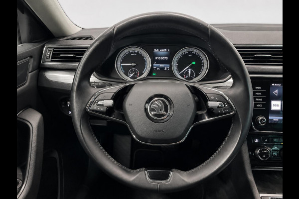 Škoda Superb Combi 1.4 TSI DSG Aut. iV Business Edition Plus SoH 92% Trekhaak Camera Navi Carplay DCC Stoelverwarming Verwarmbare Voorruit Cruise Control Full LED PDC VA