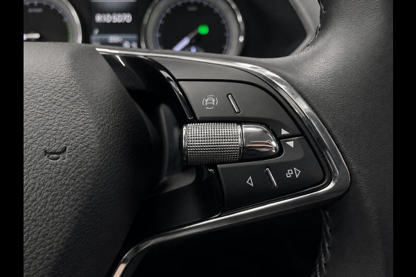 Škoda Superb Combi 1.4 TSI DSG Aut. iV Business Edition Plus SoH 92% Trekhaak Camera Navi Carplay DCC Stoelverwarming Verwarmbare Voorruit Cruise Control Full LED PDC VA