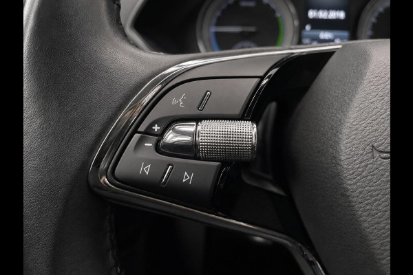 Škoda Superb Combi 1.4 TSI DSG Aut. iV Business Edition Plus SoH 92% Trekhaak Camera Navi Carplay DCC Stoelverwarming Verwarmbare Voorruit Cruise Control Full LED PDC VA