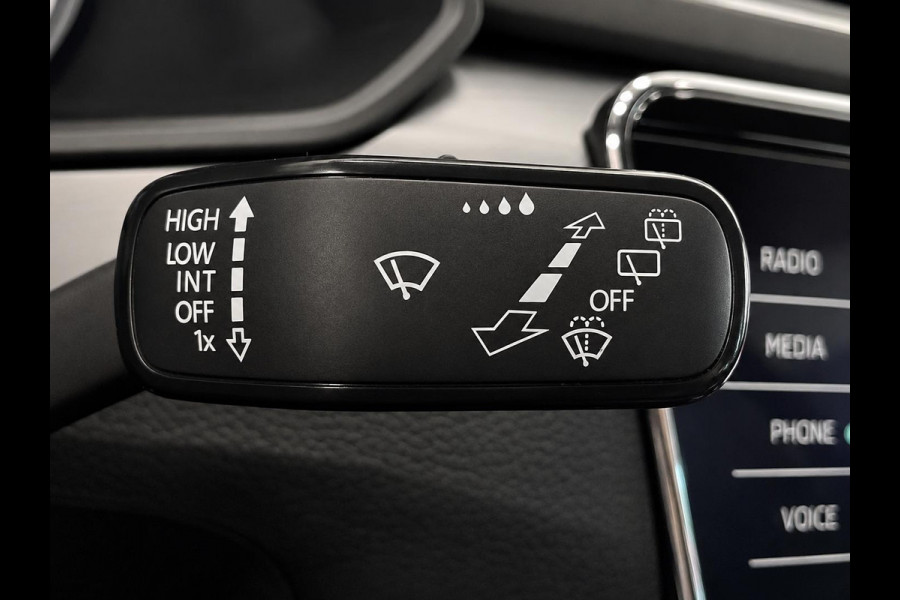 Škoda Superb Combi 1.4 TSI DSG Aut. iV Business Edition Plus SoH 92% Trekhaak Camera Navi Carplay DCC Stoelverwarming Verwarmbare Voorruit Cruise Control Full LED PDC VA