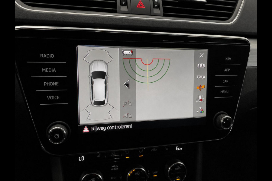 Škoda Superb Combi 1.4 TSI DSG Aut. iV Business Edition Plus SoH 92% Trekhaak Camera Navi Carplay DCC Stoelverwarming Verwarmbare Voorruit Cruise Control Full LED PDC VA