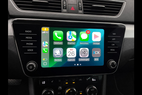 Škoda Superb Combi 1.4 TSI DSG Aut. iV Business Edition Plus SoH 92% Trekhaak Camera Navi Carplay DCC Stoelverwarming Verwarmbare Voorruit Cruise Control Full LED PDC VA