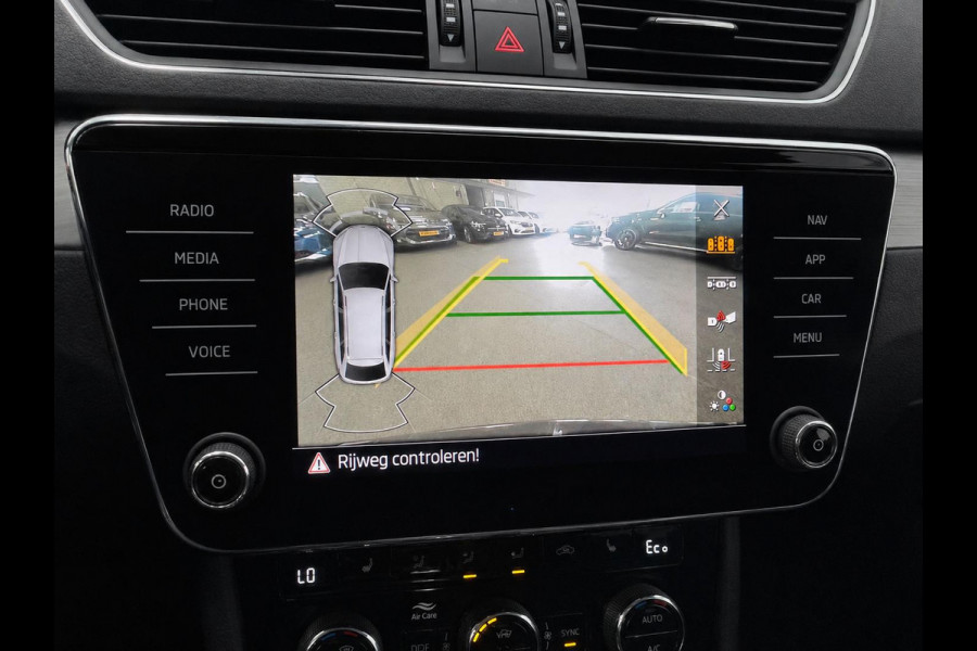 Škoda Superb Combi 1.4 TSI DSG Aut. iV Business Edition Plus SoH 92% Trekhaak Camera Navi Carplay DCC Stoelverwarming Verwarmbare Voorruit Cruise Control Full LED PDC VA
