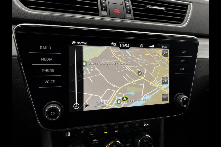 Škoda Superb Combi 1.4 TSI DSG Aut. iV Business Edition Plus SoH 92% Trekhaak Camera Navi Carplay DCC Stoelverwarming Verwarmbare Voorruit Cruise Control Full LED PDC VA