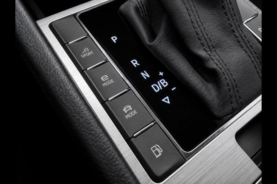 Škoda Superb Combi 1.4 TSI DSG Aut. iV Business Edition Plus SoH 92% Trekhaak Camera Navi Carplay DCC Stoelverwarming Verwarmbare Voorruit Cruise Control Full LED PDC VA