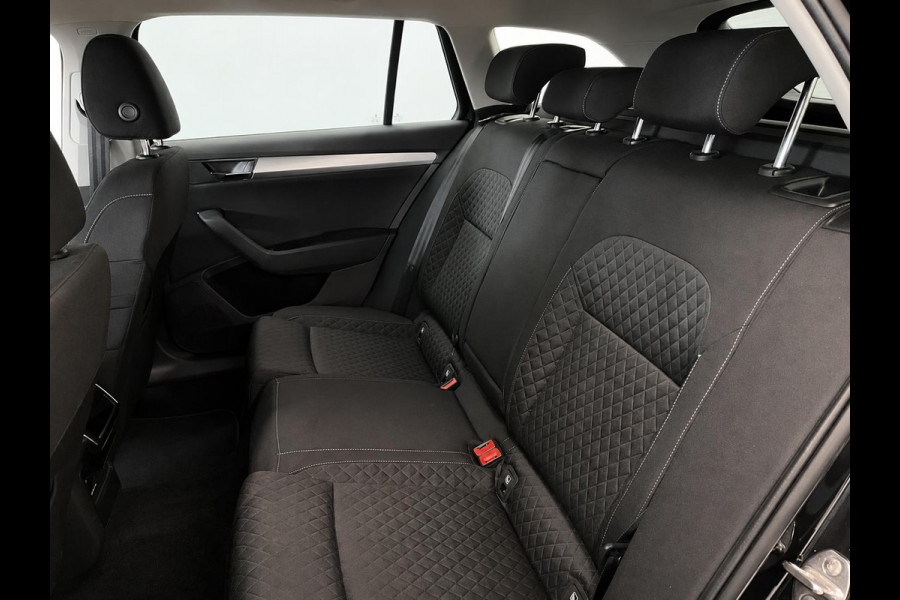 Škoda Superb Combi 1.4 TSI DSG Aut. iV Business Edition Plus SoH 92% Trekhaak Camera Navi Carplay DCC Stoelverwarming Verwarmbare Voorruit Cruise Control Full LED PDC VA