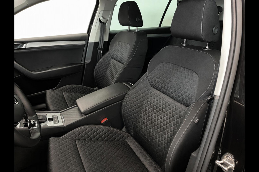 Škoda Superb Combi 1.4 TSI DSG Aut. iV Business Edition Plus SoH 92% Trekhaak Camera Navi Carplay DCC Stoelverwarming Verwarmbare Voorruit Cruise Control Full LED PDC VA