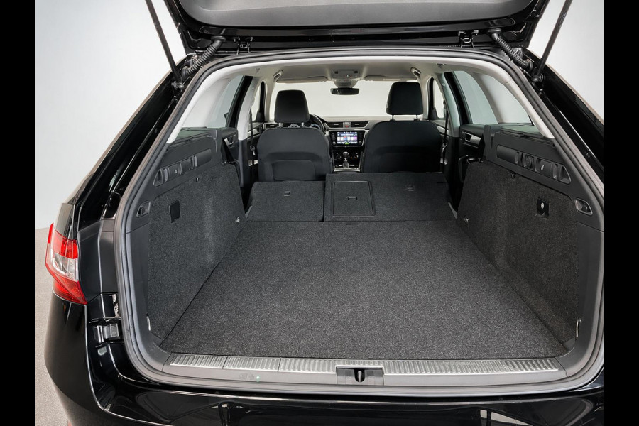 Škoda Superb Combi 1.4 TSI DSG Aut. iV Business Edition Plus SoH 92% Trekhaak Camera Navi Carplay DCC Stoelverwarming Verwarmbare Voorruit Cruise Control Full LED PDC VA