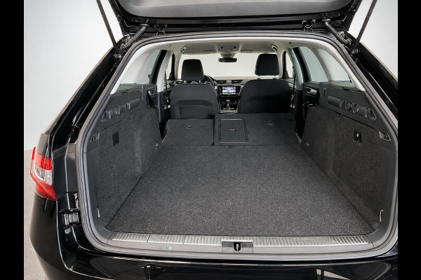 Škoda Superb Combi 1.4 TSI DSG Aut. iV Business Edition Plus SoH 92% Trekhaak Camera Navi Carplay DCC Stoelverwarming Verwarmbare Voorruit Cruise Control Full LED PDC VA