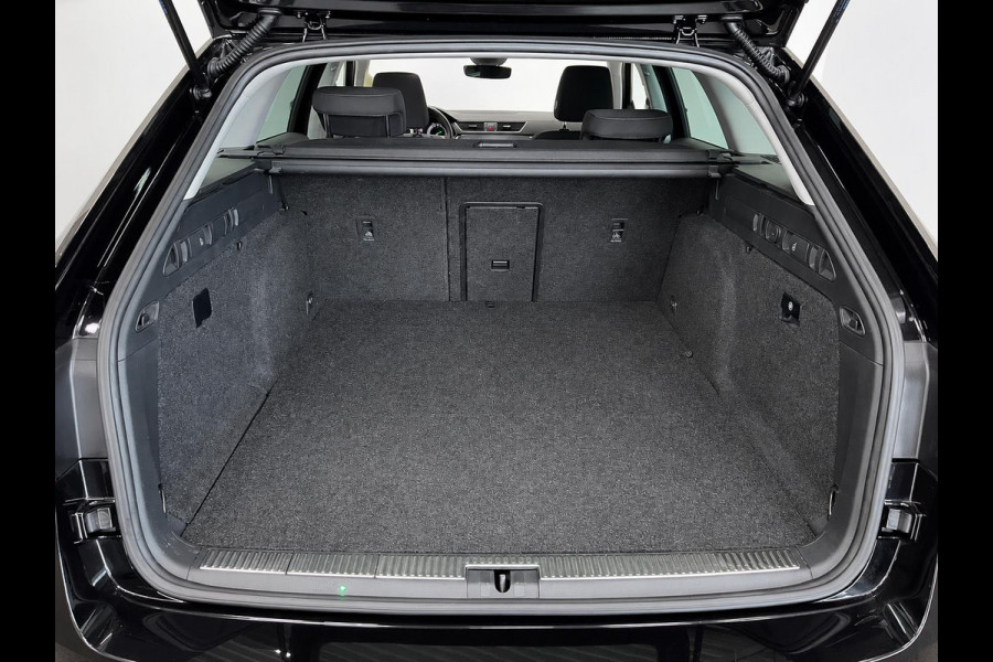 Škoda Superb Combi 1.4 TSI DSG Aut. iV Business Edition Plus SoH 92% Trekhaak Camera Navi Carplay DCC Stoelverwarming Verwarmbare Voorruit Cruise Control Full LED PDC VA