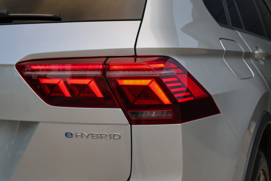 Volkswagen Tiguan 1.4 TSI eHybrid R-Line Business+ | BTW | LEDER | 2X MEMORY | STOEL&STUURVERWARMING | ACC | 360 |