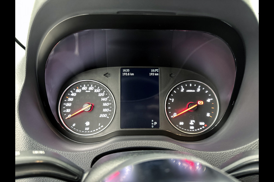Mercedes-Benz Sprinter 319 CDI L2H2 Pro Trekhaak Navigatie Parkeerpakket Stoelverwarming Led high performance