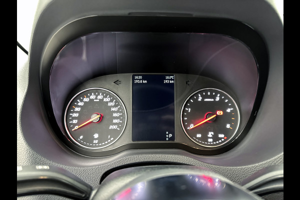 Mercedes-Benz Sprinter 319 CDI L2H2 Pro Trekhaak Navigatie Parkeerpakket Stoelverwarming Led high performance