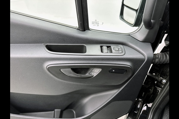 Mercedes-Benz Sprinter 319 CDI L2H2 Pro Trekhaak Navigatie Parkeerpakket Stoelverwarming Led high performance