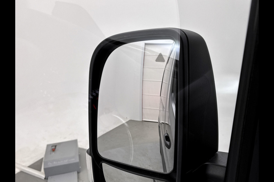 Mercedes-Benz Sprinter 319 CDI L2H2 Pro Trekhaak Navigatie Parkeerpakket Stoelverwarming Led high performance