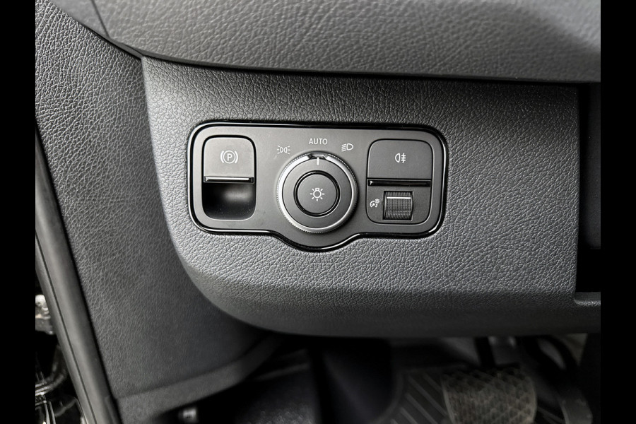 Mercedes-Benz Sprinter 319 CDI L2H2 Pro Trekhaak Navigatie Parkeerpakket Stoelverwarming Led high performance