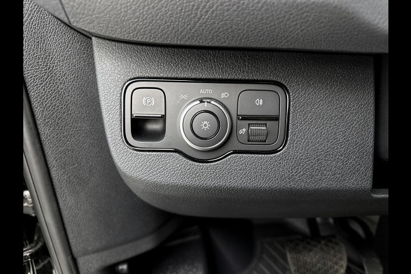 Mercedes-Benz Sprinter 319 CDI L2H2 Pro Trekhaak Navigatie Parkeerpakket Stoelverwarming Led high performance