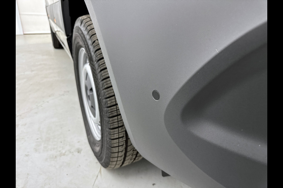 Mercedes-Benz Sprinter 319 CDI L2H2 Pro Trekhaak Navigatie Parkeerpakket Stoelverwarming Led high performance