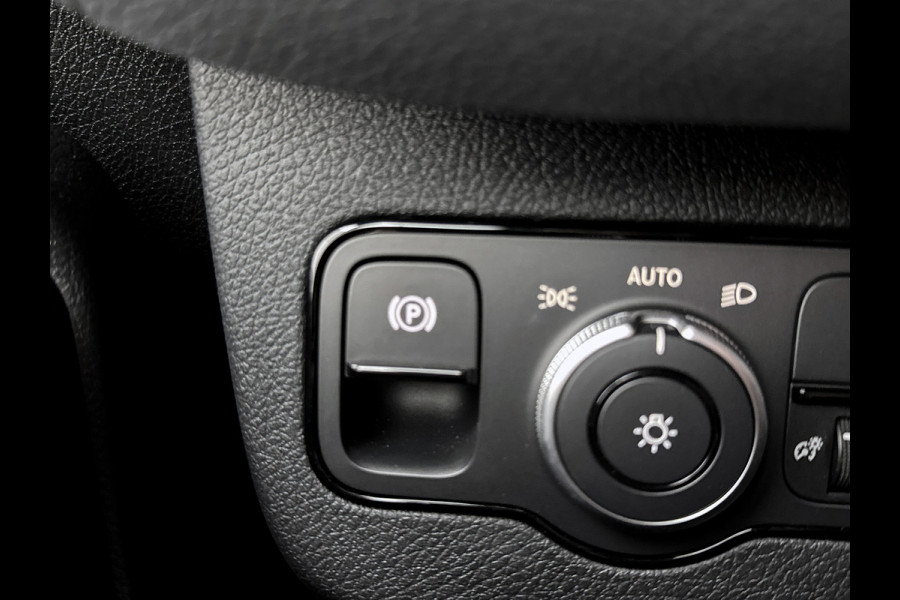 Mercedes-Benz Sprinter 319 CDI L2H2 Pro Trekhaak Navigatie Parkeerpakket Stoelverwarming Led high performance