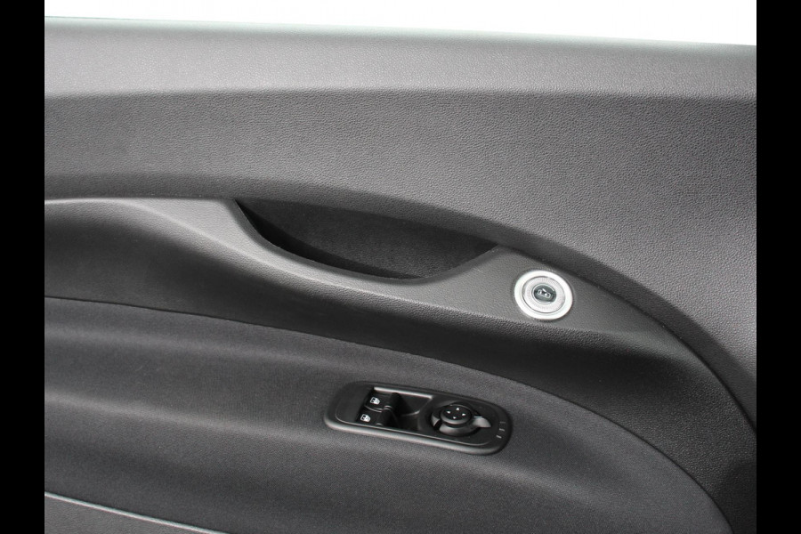 Fiat 500E Berline 42 kWh Automaat Climate control Cruise control Achteruitrijcamera Led Navigatie Apple Carplay/ Android Auto Lichtmetalen velgen Stoelverwarming