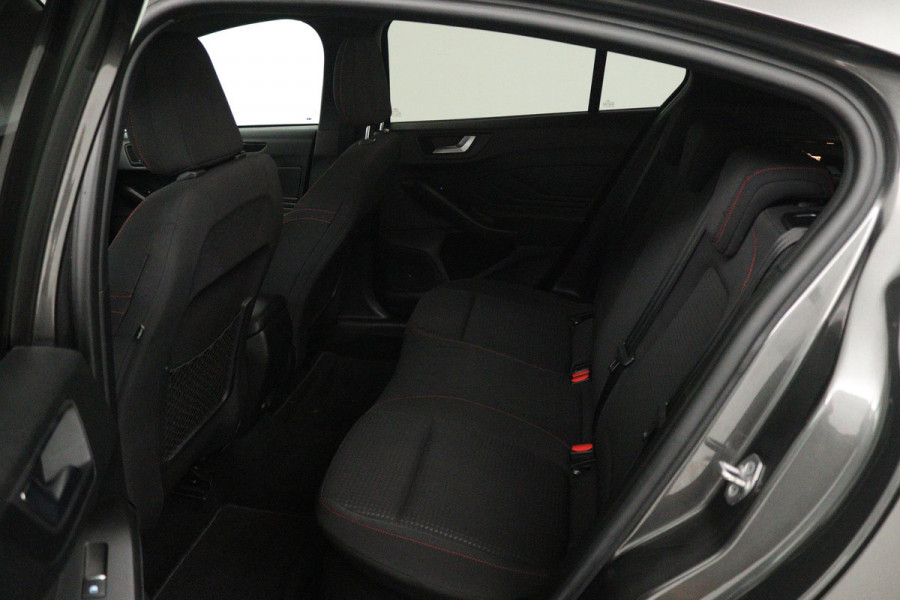 Ford Focus 1.0 EcoBoost Titanium Business (CAMERA, NAVIGATIE, CRUISE CONTROL, PARKEERSENSOREN)