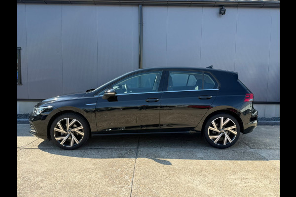 Volkswagen Golf 1.5 TSI STYLE 150PK Business Carplay /massage enz 1e eig